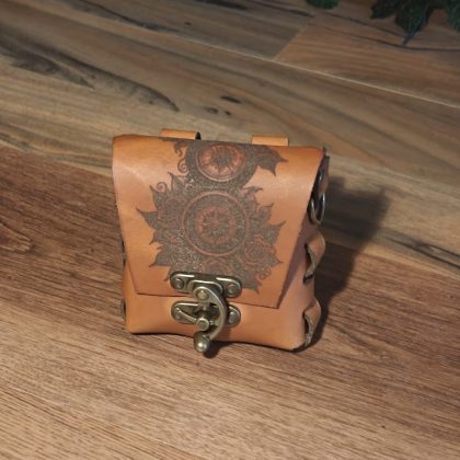 Belt bag compass