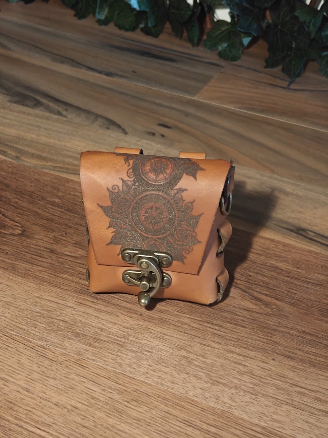 Belt bag compass
