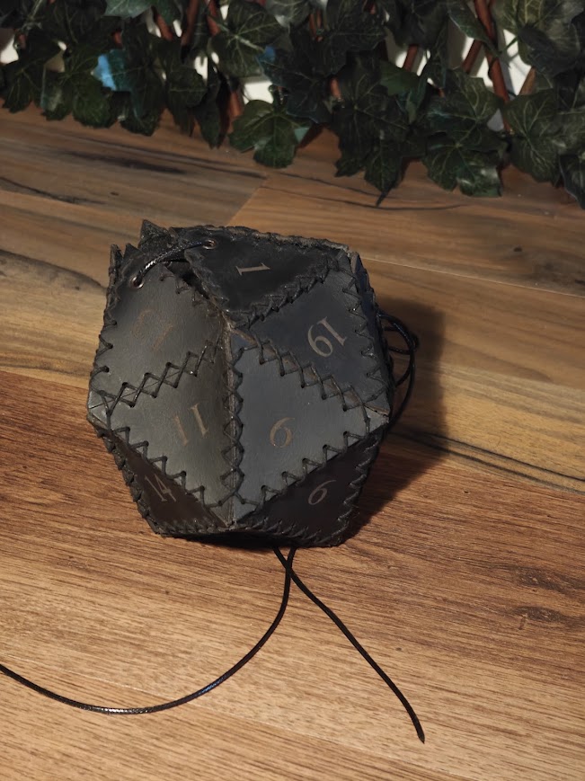 D20 tasje zwart